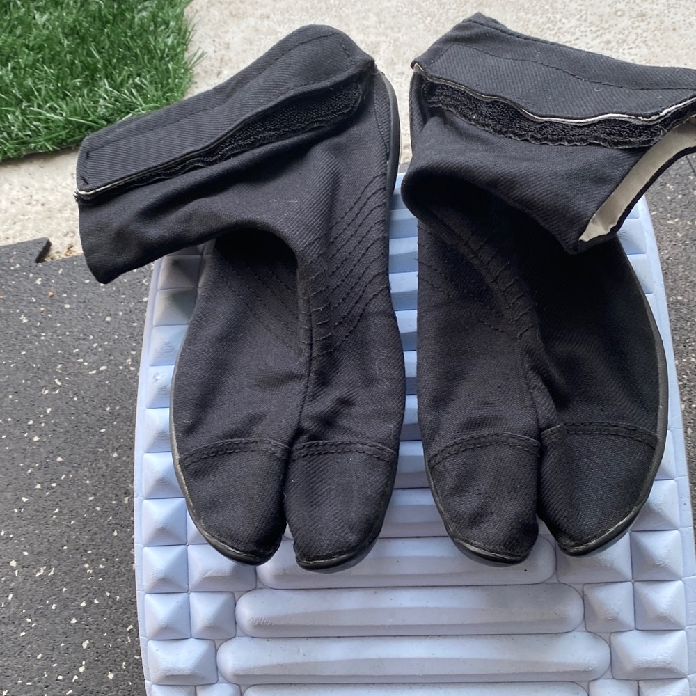 Cushioned Ninja Shoes with Velcro closure